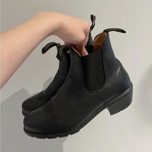 blundstone heeled chelsea boots